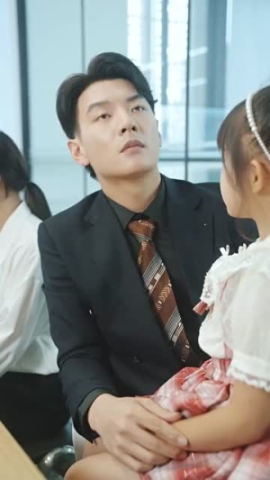 孤儿萌宝上新闻霸总亲爹震惊了（80集）分享好看的短剧