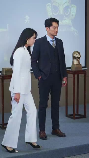 老公挽着白月光让我儿子喊妈(53集) 老公挽着白月光让我儿子喊妈(53集)火爆短剧来袭