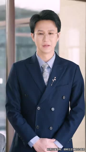 丑小鸭路人甲哥哥们抱她回家（76集） 免费短剧看不停