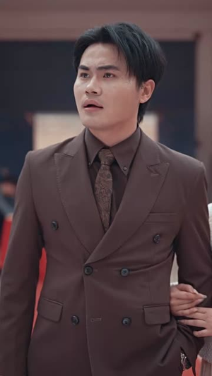 尘埃里的星光（58集）追风的女孩短剧