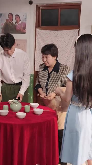 八零甜妻脸红红，教官老公追着哄（95集）在线免费观影