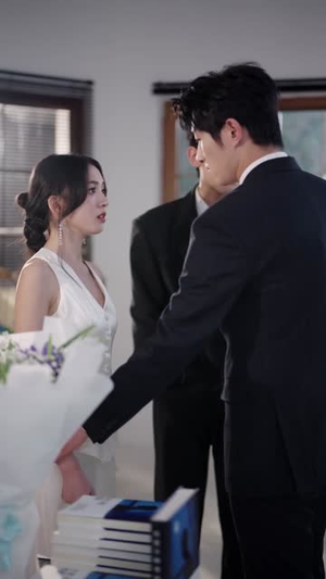 鸢尾盛开时恋她成瘾（20集）热门短剧排行榜