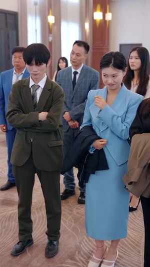 冷眼旁观的她 (61集) 熬夜追短剧