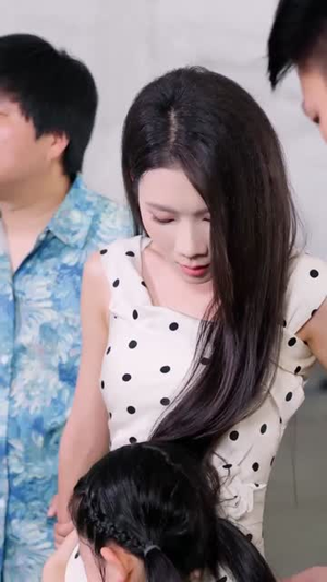 皇后驾到：反派人设崩不住了（92集）最新热门短剧