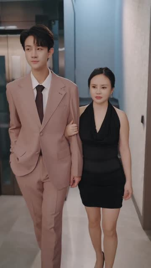 年上月光之姐姐的专属骑士（68集）最火的短剧