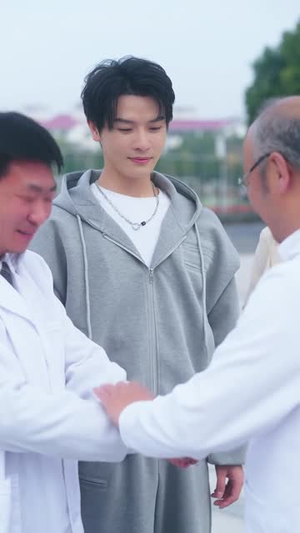 攻略女神，我选择上交自己（80集）追短剧太上头了