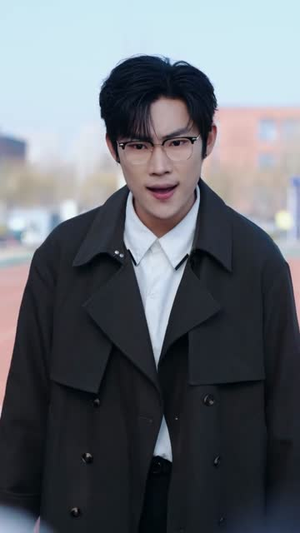 顾少在京大，校花排队求同桌（90集）短剧解说热门