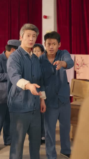 被逐出家门后，她商界封神（60集）短剧抢先看全集