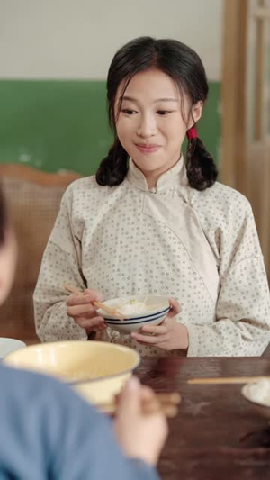 穿越1960:携妻温饱有余粮(80集) 穿越1960:携妻温饱有余粮(80集)在线看