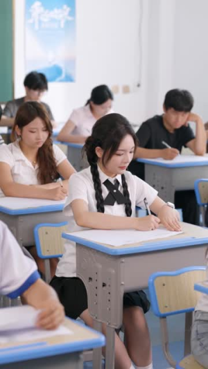 他为转学生改志愿那天,我独美(57集) 他为转学生改志愿那天,我独美(57集)在线播放