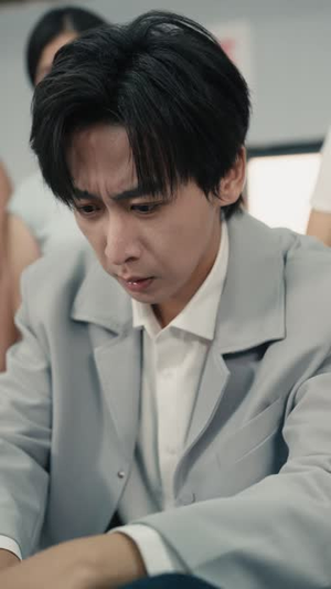 我靠剪裁称霸商界(40 集) 我靠剪裁称霸商界(40 集)1-100集